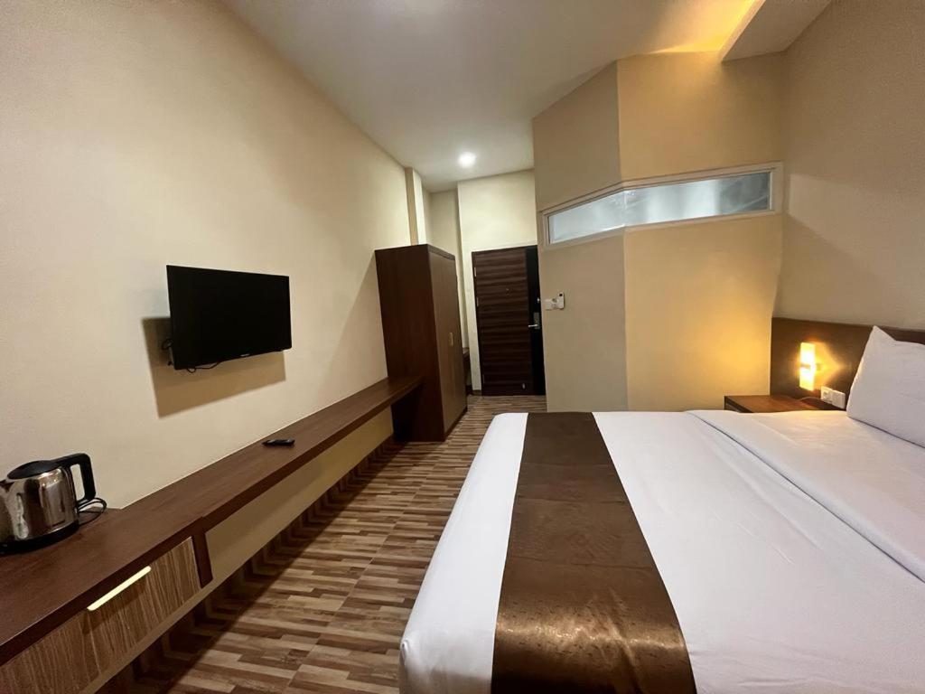 T Hotel Kualanamu Lubukpakam 外观 照片