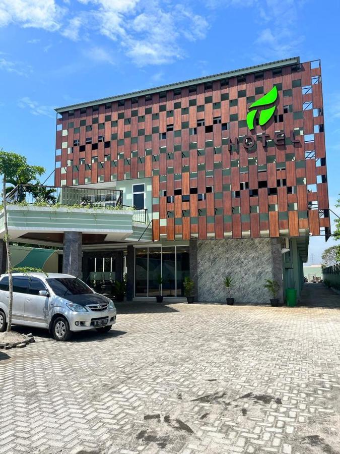 T Hotel Kualanamu Lubukpakam 外观 照片
